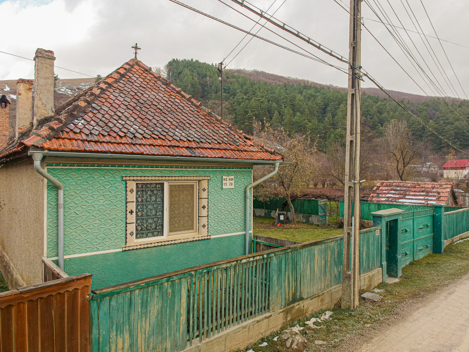 Casa deosebita, cadru de poveste, Teren 2457 mp - Dobarlau