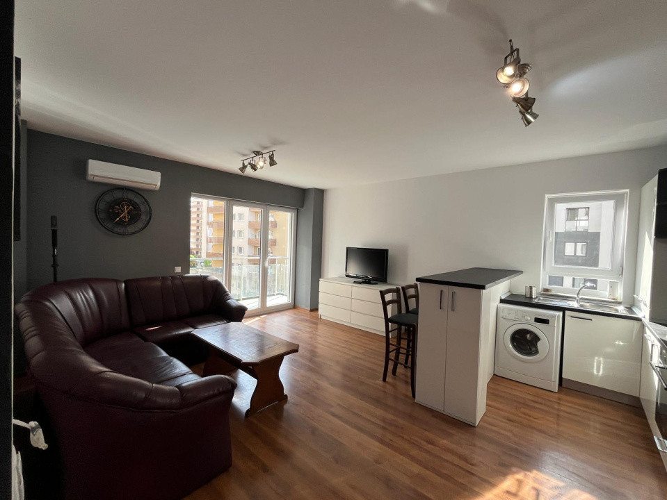 Apartament cu 3 camere zona Coresi , terasa generoasa