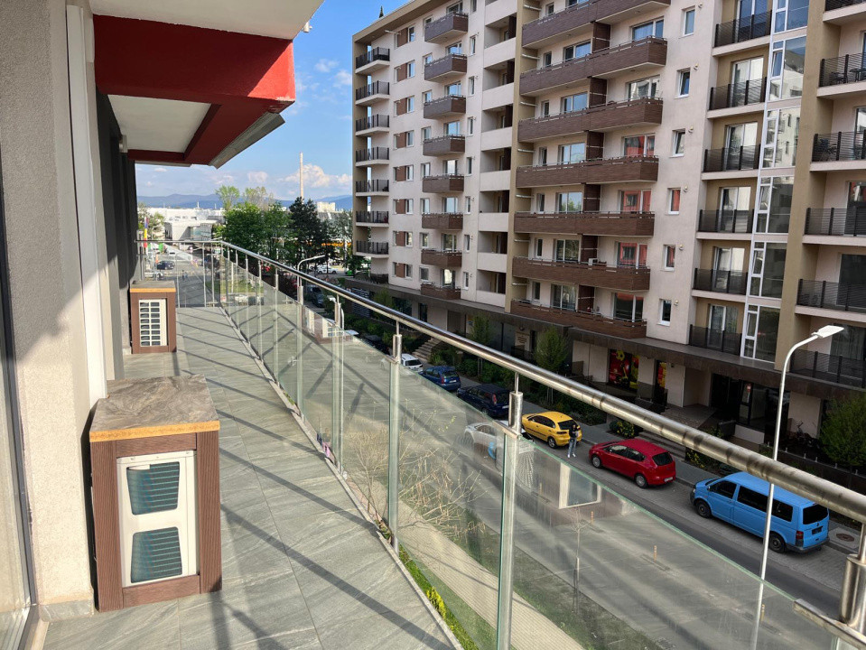 Apartament cu 3 camere zona Coresi , terasa generoasa