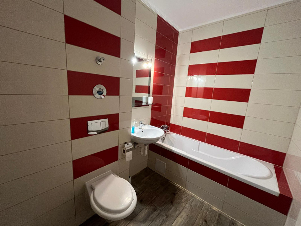 Apartament cu 3 camere zona Coresi , terasa generoasa