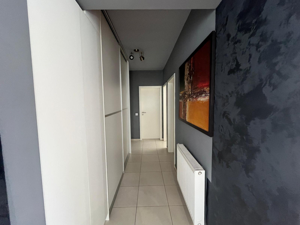 Apartament cu 3 camere zona Coresi , terasa generoasa