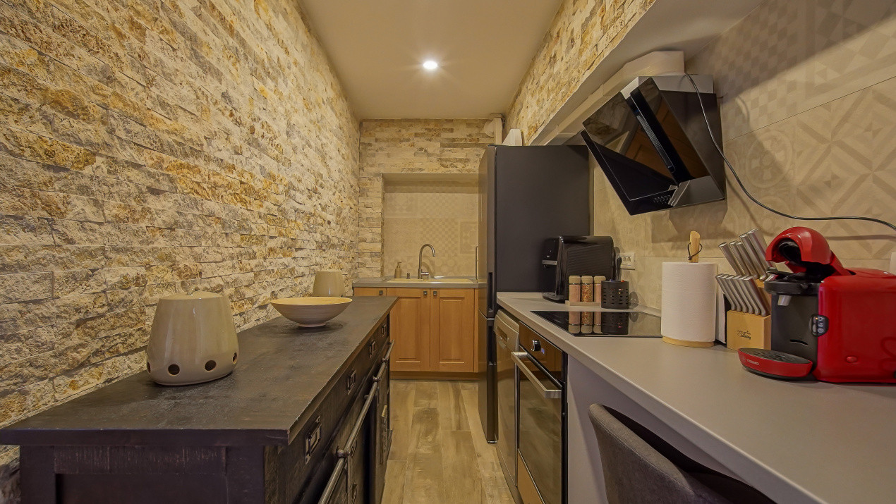 Apartament 3 camere, complet renovat, mobilat și utilat -zona Dealul Cetății