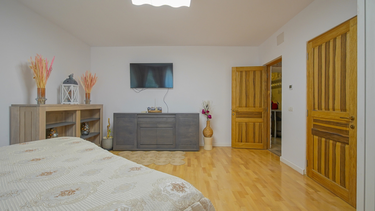Apartament 3 camere, complet renovat, mobilat și utilat -zona Dealul Cetății