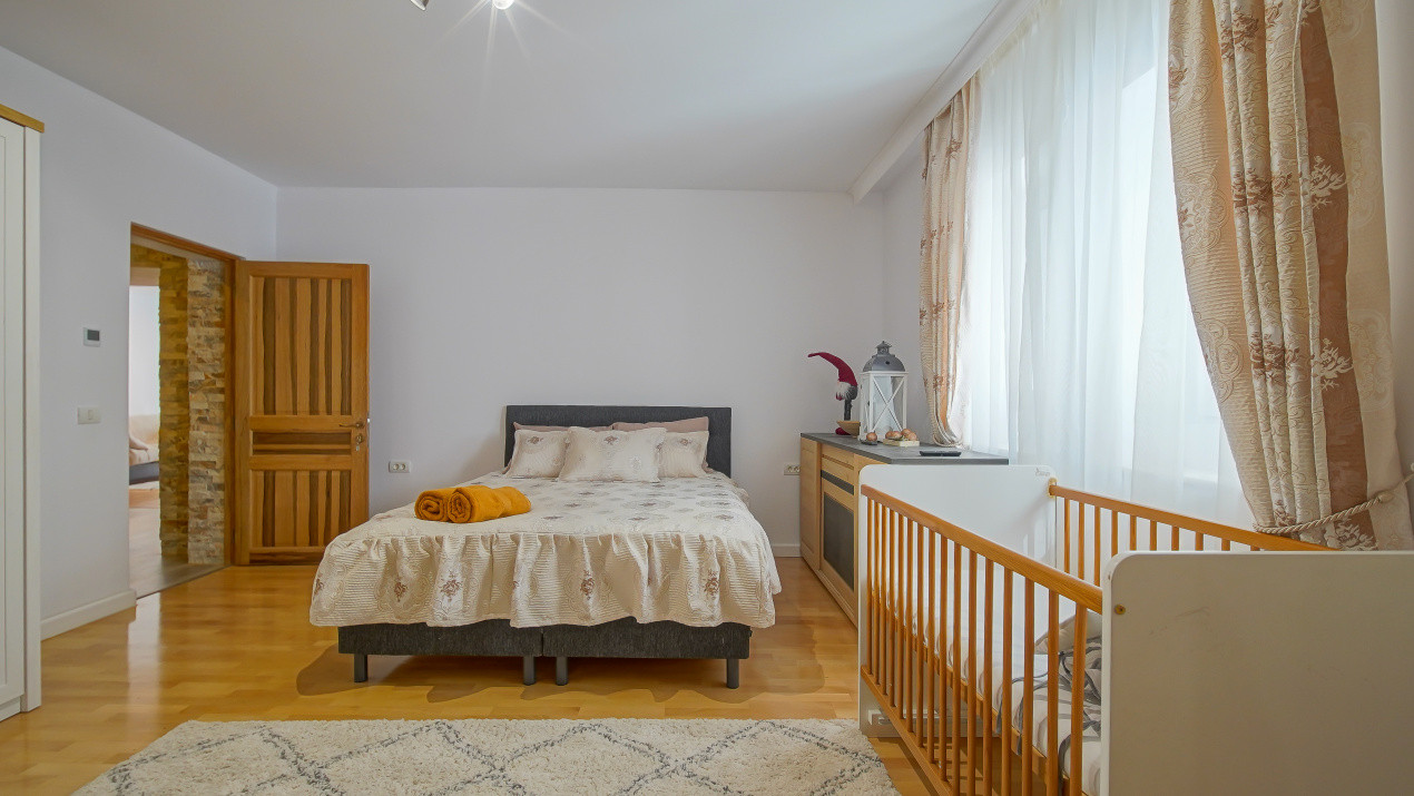 Apartament 3 camere, complet renovat, mobilat și utilat -zona Dealul Cetății