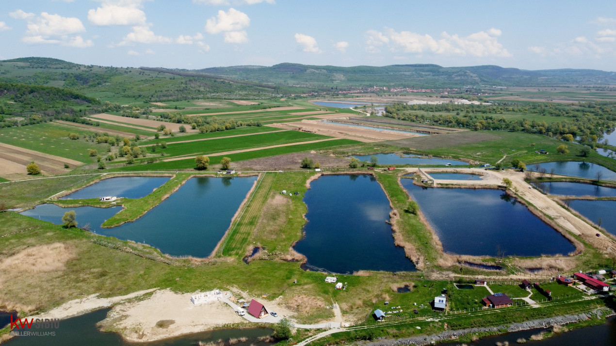 Teren Extravilan cu lac – Investiție în Natură și Agrement | 35.251 mp