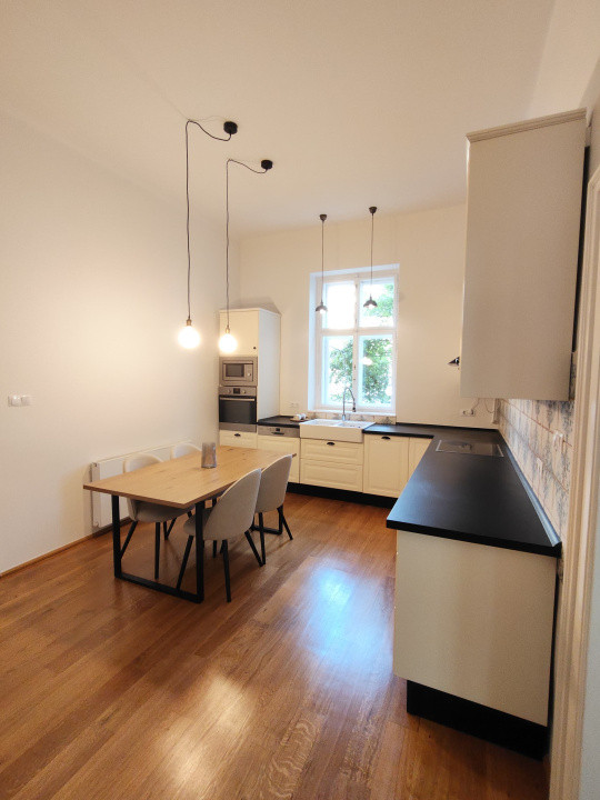 Apartament  modern de inchiriat la casa