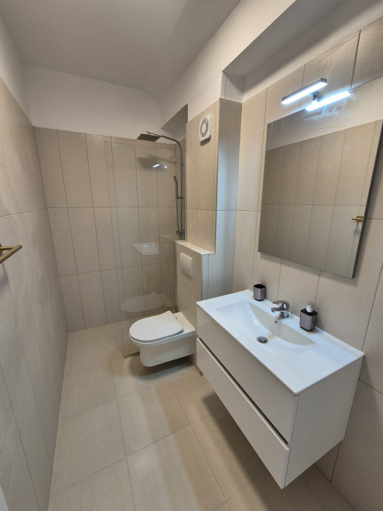 Închiriere Penthouse Exclusivist – 5 Camere, Terasă Spațioasă, Mobilat Lux, Gata