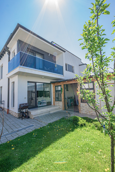 Casă tip duplex de vânzare în Turnișor, Sibiu – priveliște superbă și liniște!