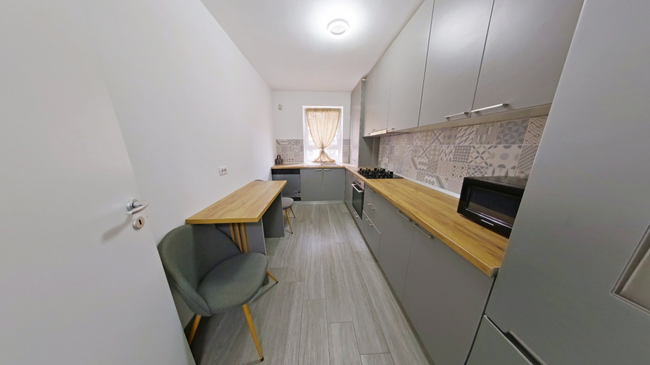 Apartament 2 camere, decomandat,  loc parcare - Tractorul 
