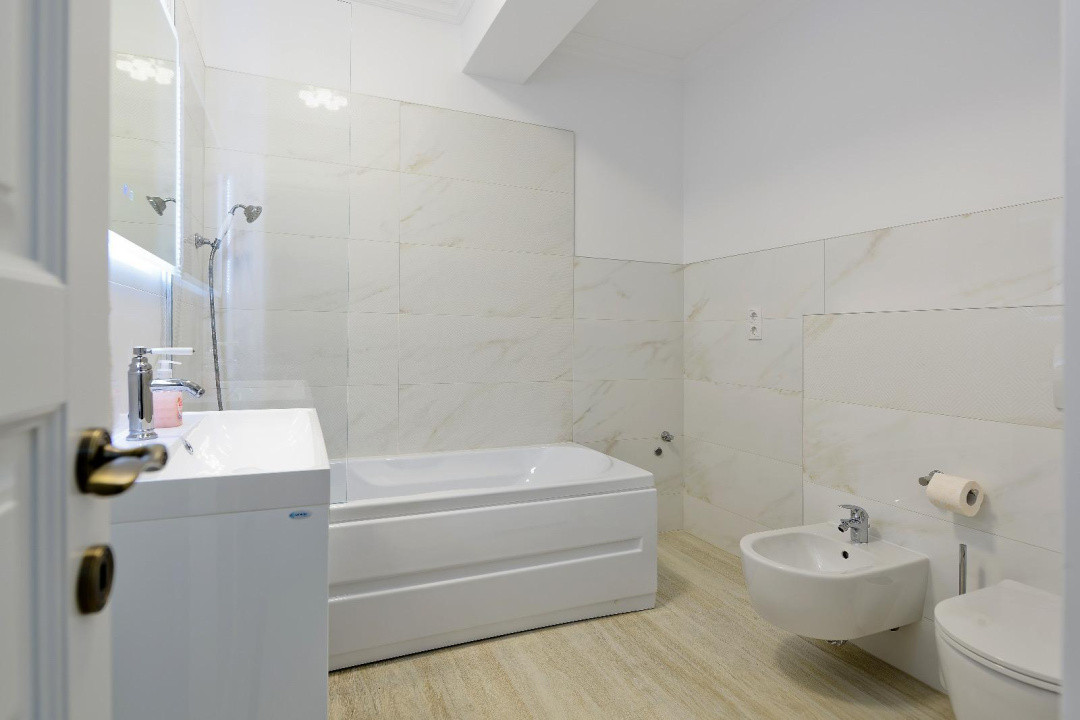 Apartament 3 camere, prima inchiriere - zona Promenada Mall