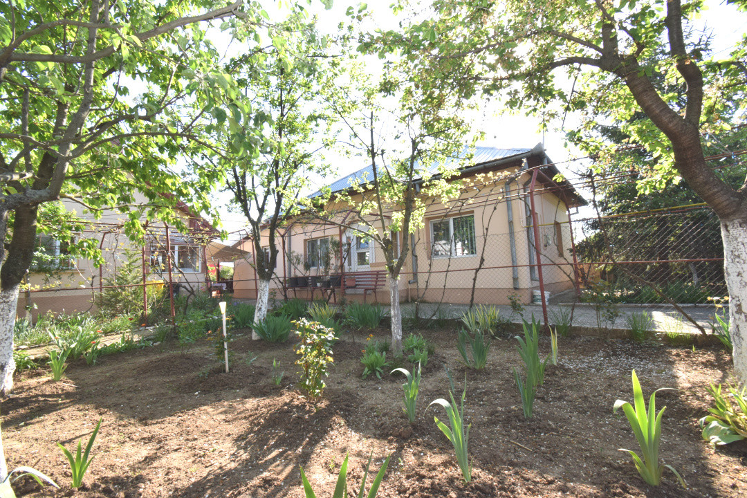 Casa Carcea si anexa,  teren 1077 mp toate utilitatile