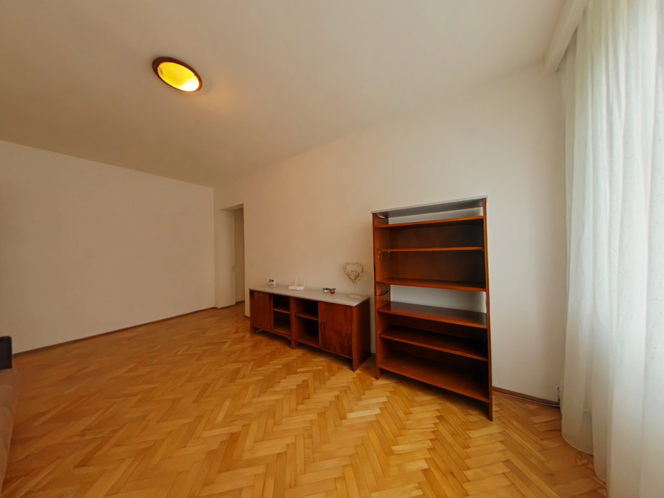  Închiriere apartament cu 3 camere, mobilat și utilat pe Bld Victoriei