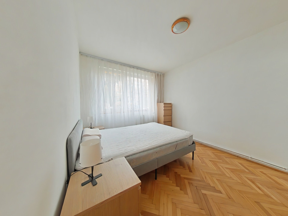  Închiriere apartament cu 3 camere, mobilat și utilat pe Bld Victoriei