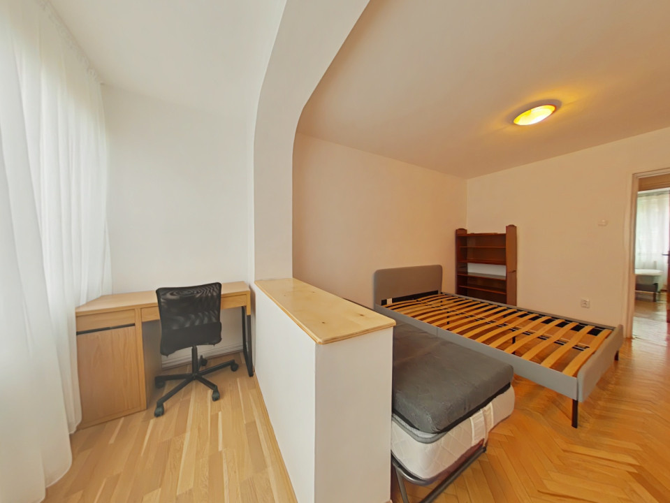  Închiriere apartament cu 3 camere, mobilat și utilat pe Bld Victoriei
