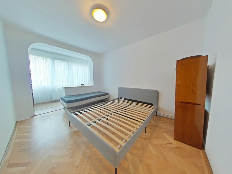  Închiriere apartament cu 3 camere, mobilat și utilat pe Bld Victoriei