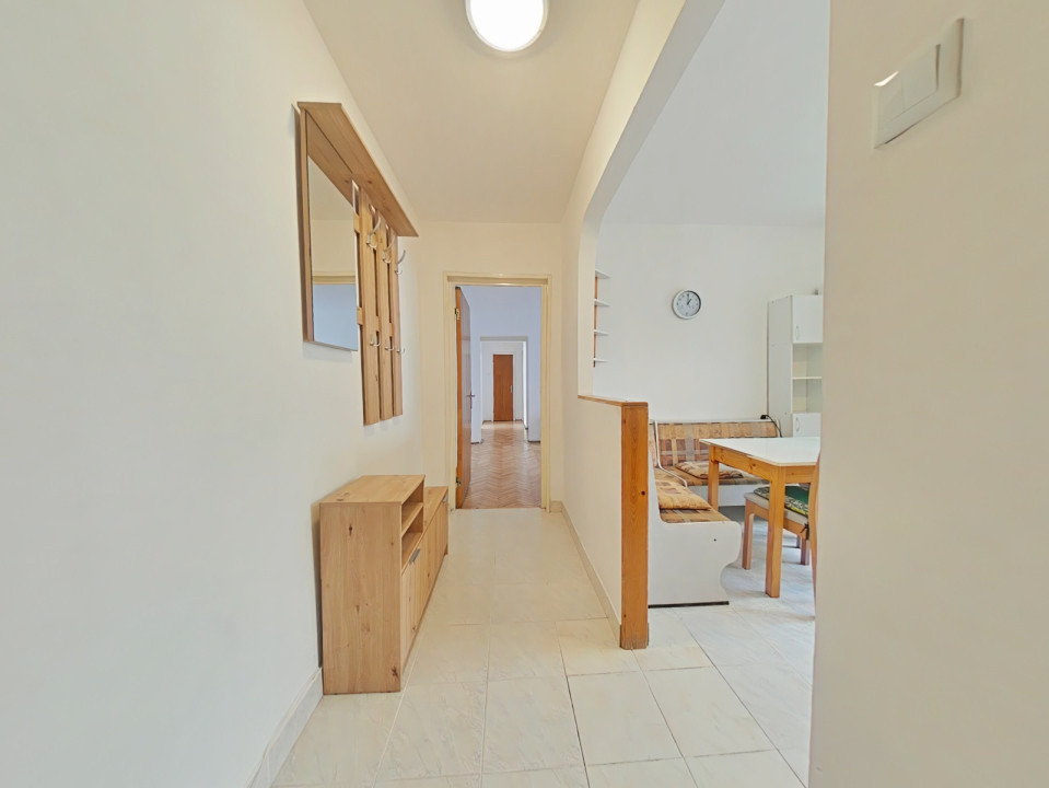  Închiriere apartament cu 3 camere, mobilat și utilat pe Bld Victoriei