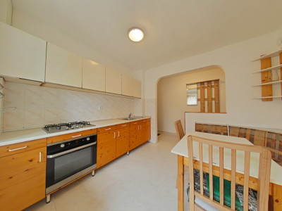  Închiriere apartament cu 3 camere, mobilat și utilat pe Bld Victoriei