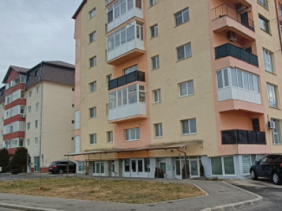 De Vânzare – Apartament amenajat la demisol înalt, Cartierul Ștrand, Sibiu