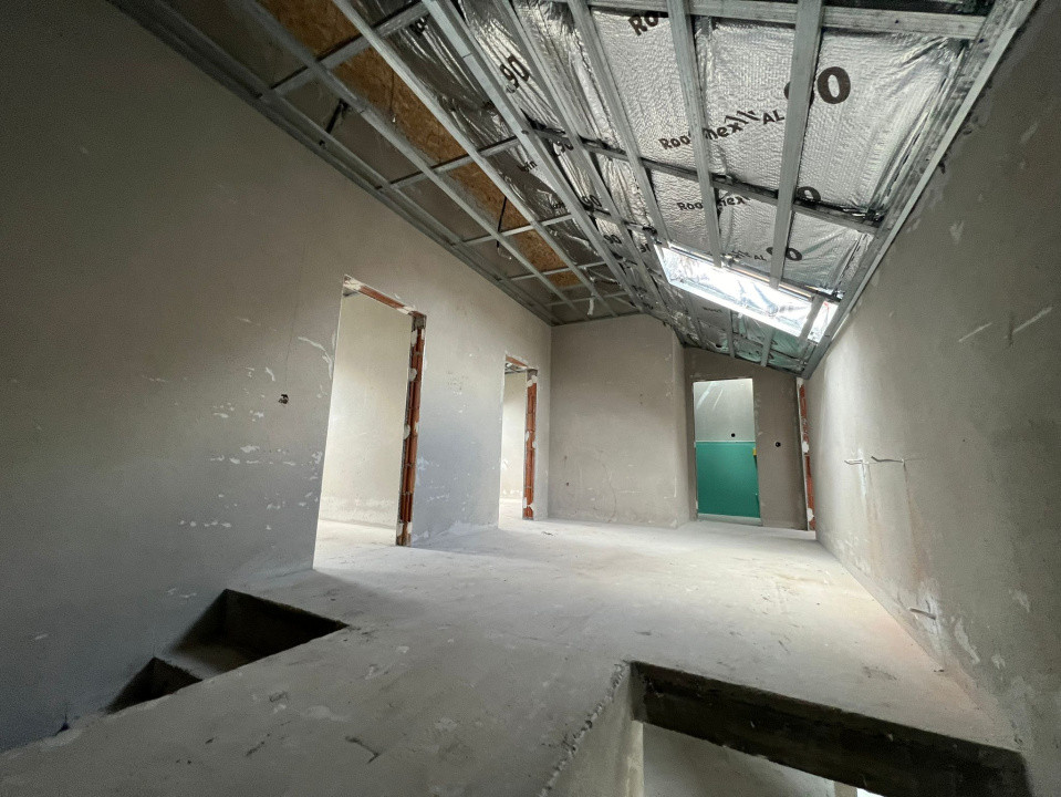 Casa rezidentiala generoasa cu 5 camere, 3 bai, parcare, Sura Mica - Sibiu