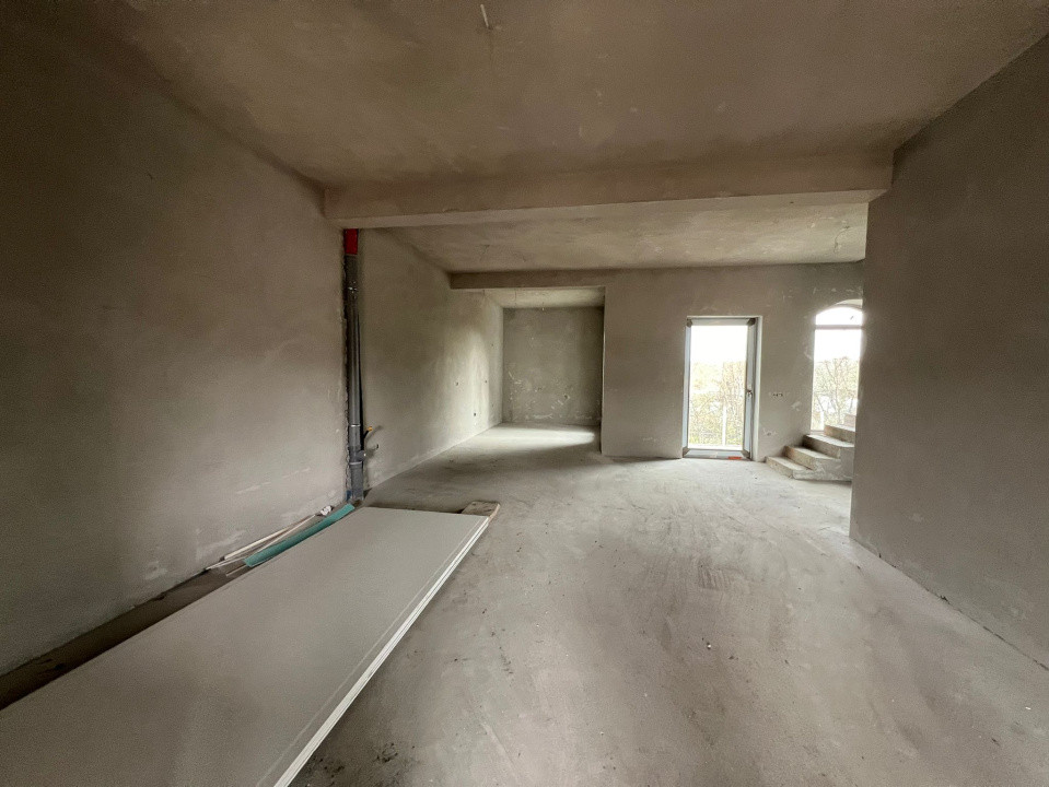 Casa generosa formata din 5 camere, 2 bai, Sura Mica - Sura Mica