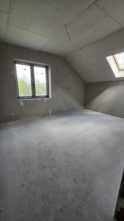 Casa generosa formata din 5 camere, 2 bai, Sura Mica - Sura Mica