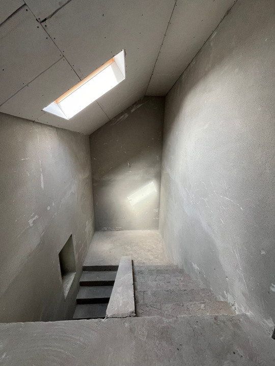 Casa generosa formata din 5 camere, 2 bai, Sura Mica - Sura Mica