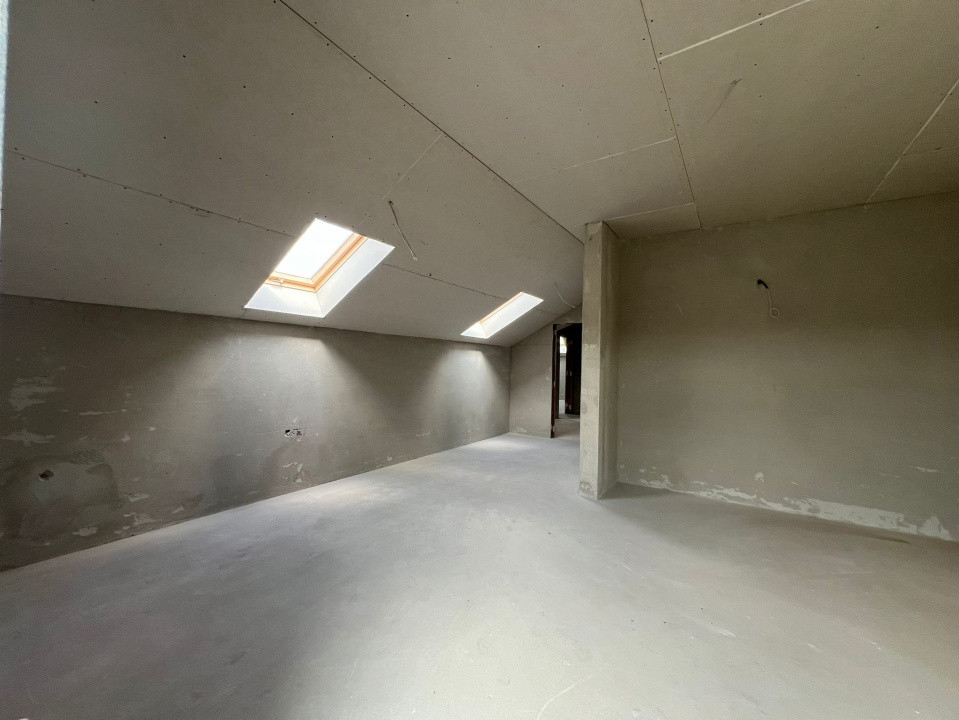 Casa generosa formata din 5 camere, 2 bai, Sura Mica - Sura Mica