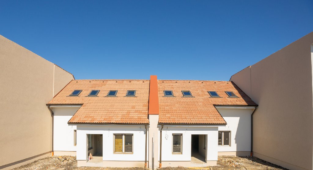 Casa generosa formata din 5 camere, 2 bai, Sura Mica - Sura Mica