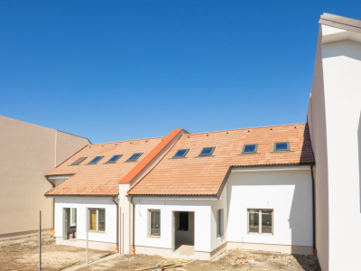 Casa generosa formata din 5 camere, 2 bai, Sura Mica - Sura Mica