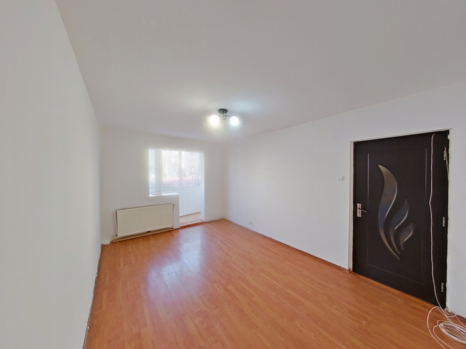 De inchiriat apartament cu 3 camere, nemobilat, in cartierul Astra