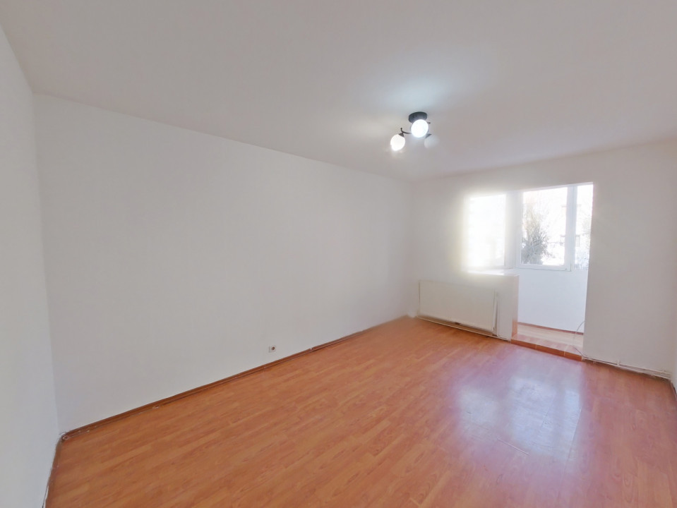 De inchiriat apartament cu 3 camere, nemobilat, in cartierul Astra