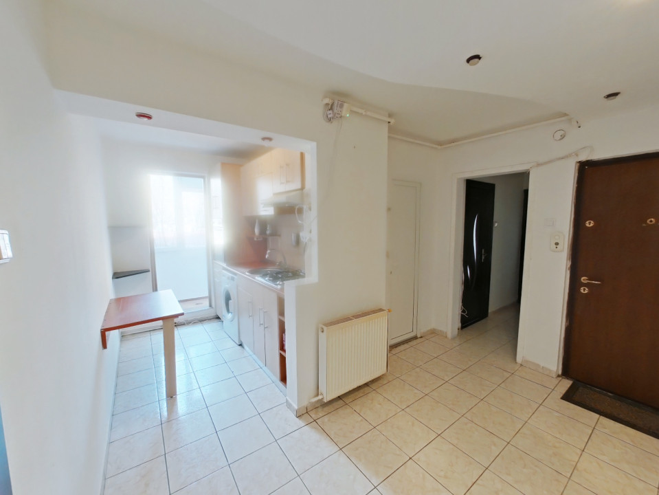 De inchiriat apartament cu 3 camere, nemobilat, in cartierul Astra