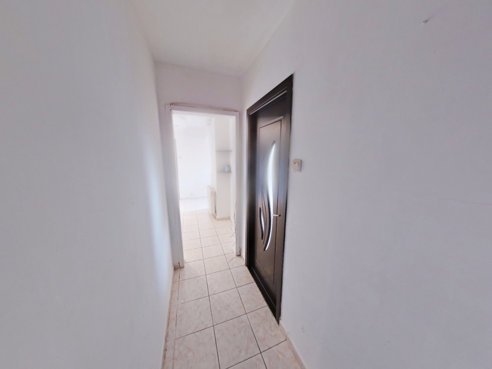 De inchiriat apartament cu 3 camere, nemobilat, in cartierul Astra