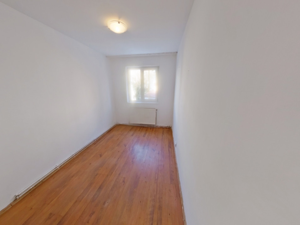 De inchiriat apartament cu 3 camere, nemobilat, in cartierul Astra