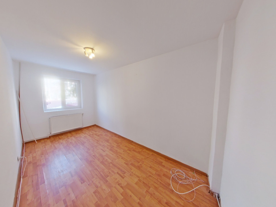 De inchiriat apartament cu 3 camere, nemobilat, in cartierul Astra