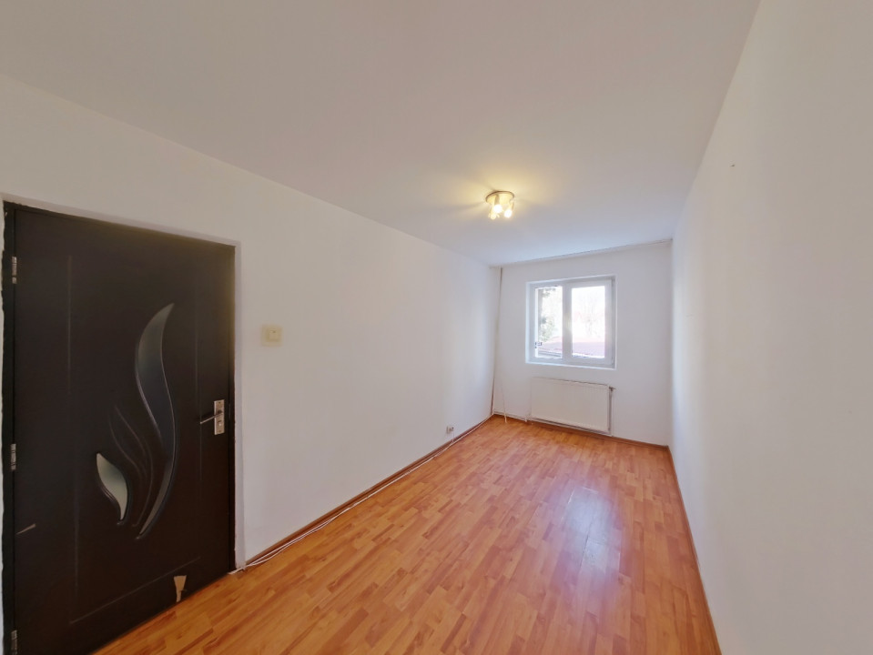 De inchiriat apartament cu 3 camere, nemobilat, in cartierul Astra