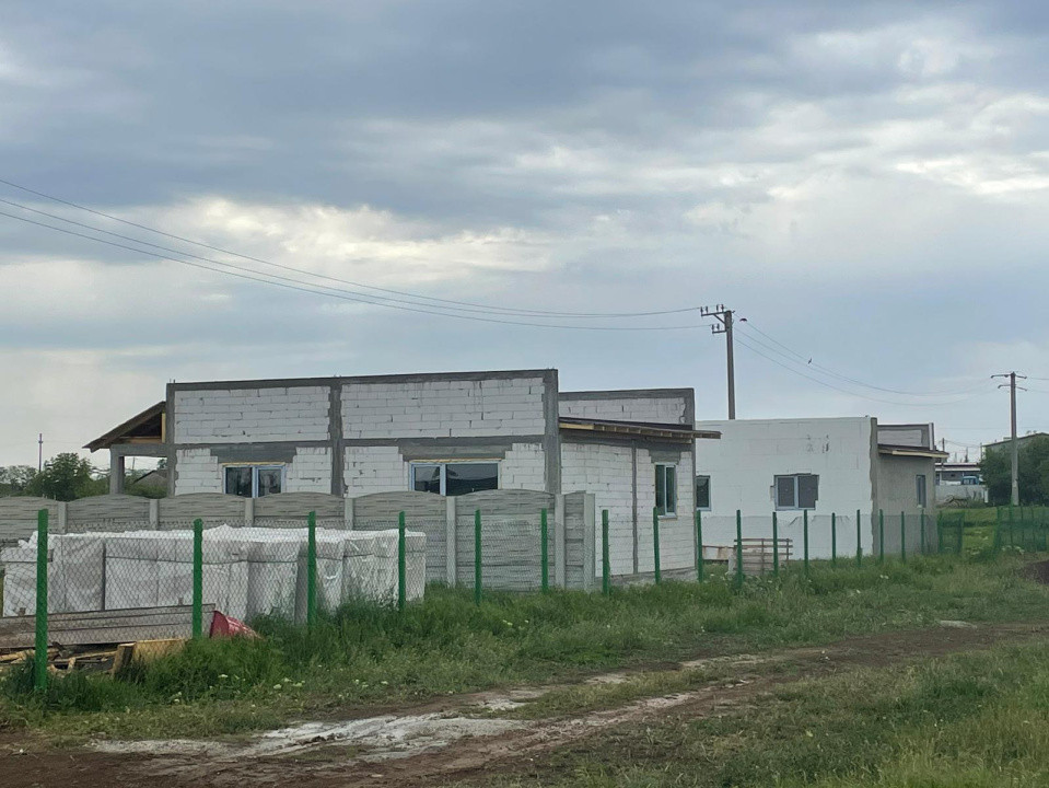 Casa in constructie, Carcea