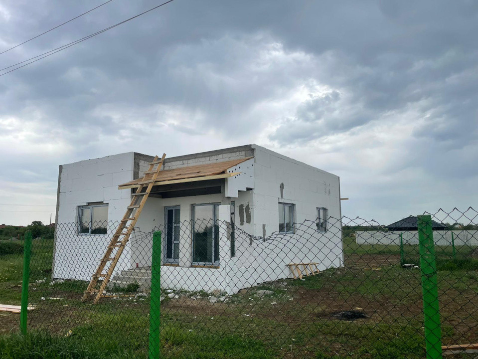 Casa in constructie, Carcea