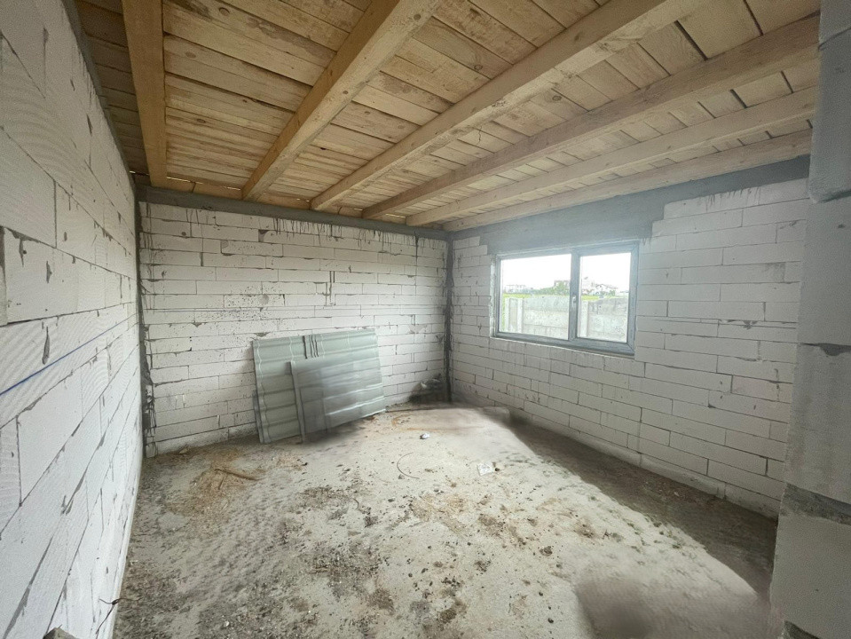 Casa in constructie, Carcea