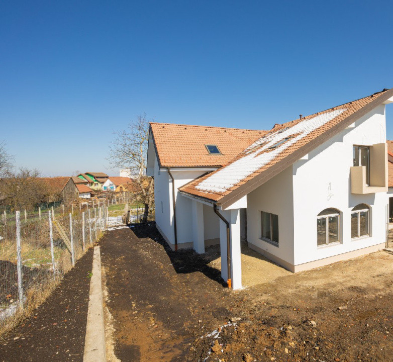 Casă cu teren generos, 5 camere, 3 bai, Sura Mica - Sibiu