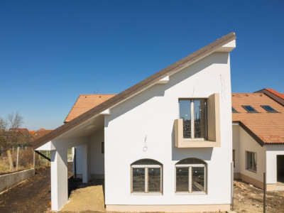 Casă cu teren generos, 5 camere, 3 bai, Sura Mica - Sibiu