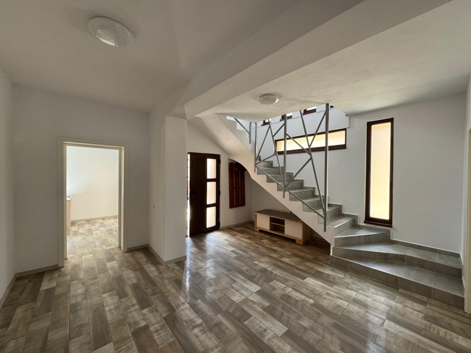 Casa individuala 5 camere în Lazaret