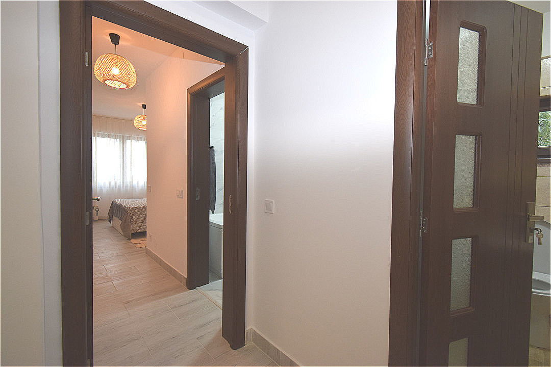 Apartament decomandat, bloc nou, loc de parcare, complet mobilat 