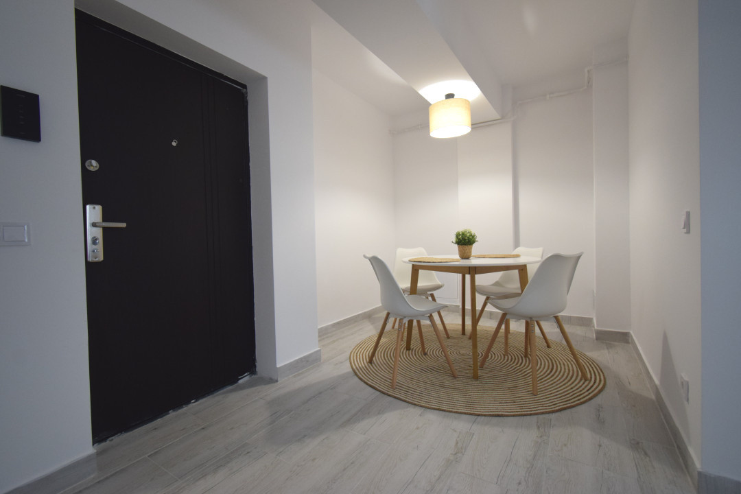 Apartament decomandat, bloc nou, loc de parcare, complet mobilat 
