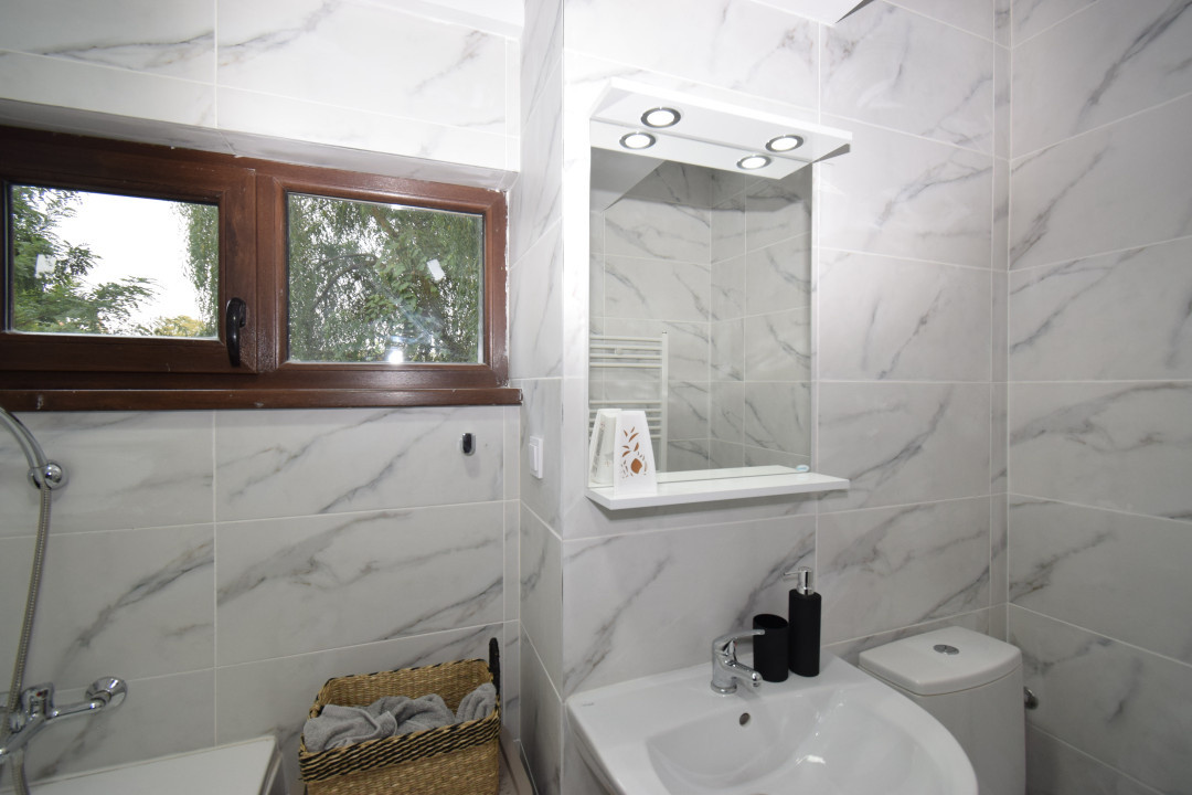 Apartament decomandat, bloc nou, loc de parcare, complet mobilat 