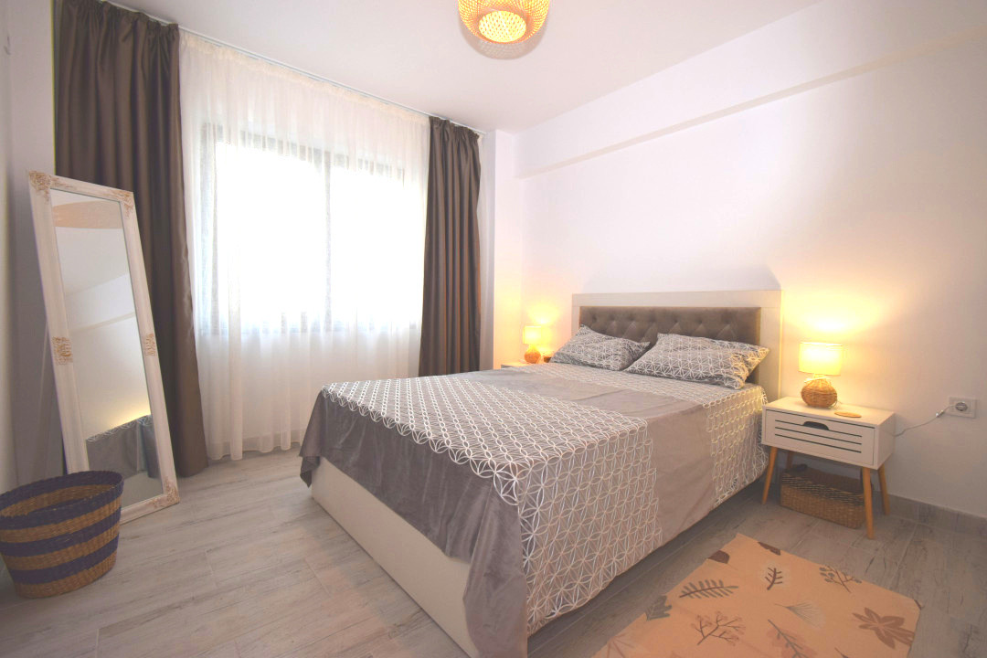 Apartament decomandat, bloc nou, loc de parcare, complet mobilat 