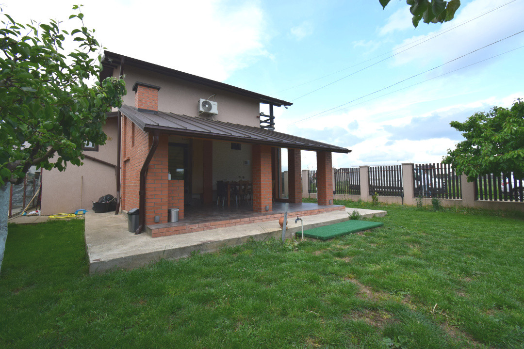 Casa Albesti mobilata si utilata,  deosebita, parter si mansarda