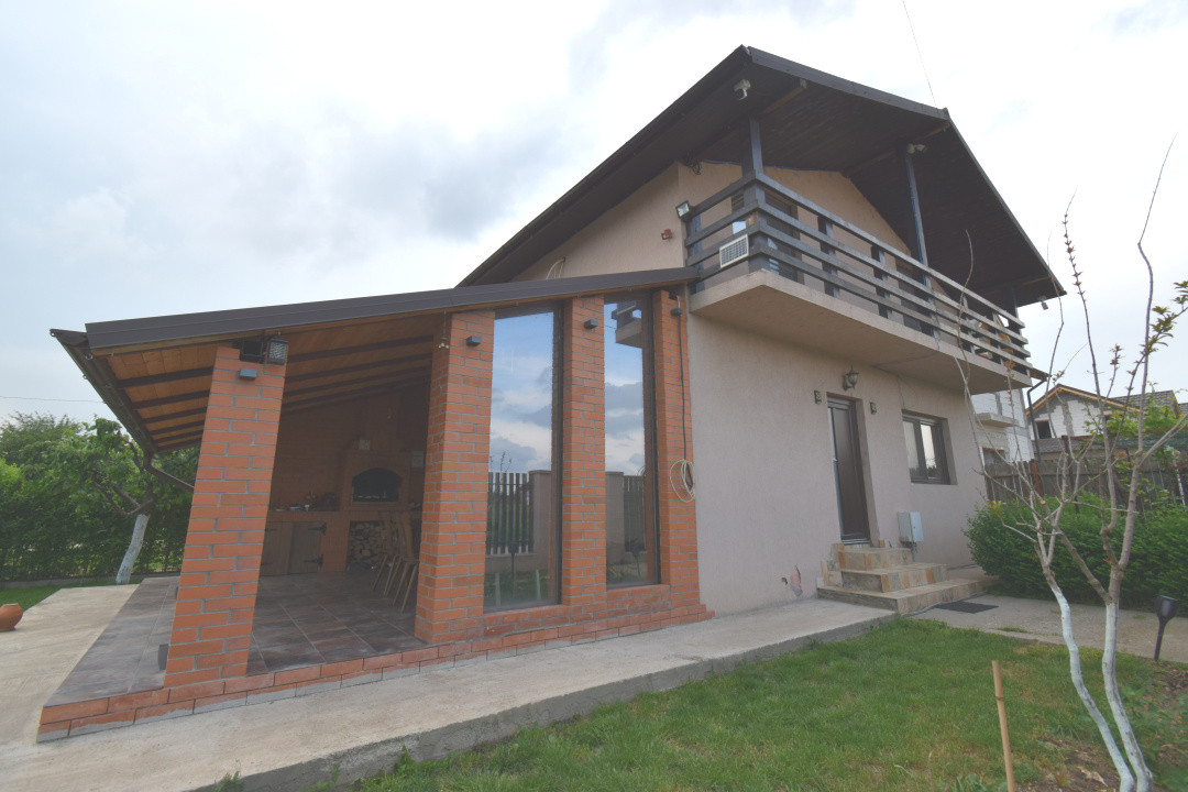 Casa Albesti mobilata si utilata,  deosebita, parter si mansarda
