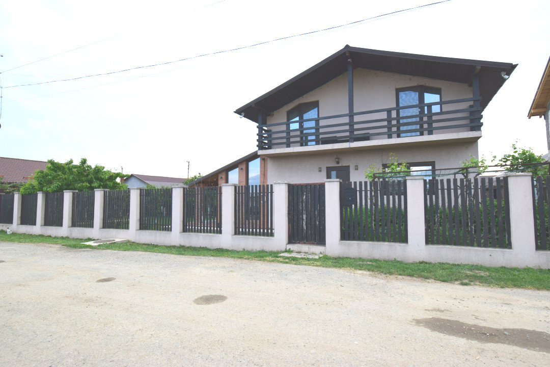 Casa Albesti mobilata si utilata,  deosebita, parter si mansarda