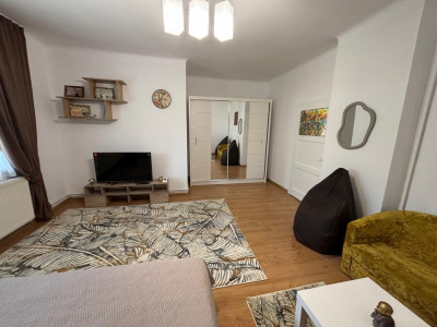 Închiriere apartament la casă – 51,1 mp utili, terasă cu panoramă